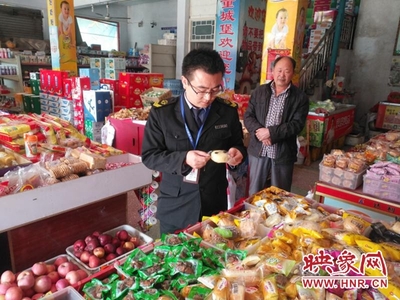 西平县市场监督管理局蔡寨食药所开展农村食品经营行为规范行动